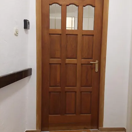 Under The Castle アパート *